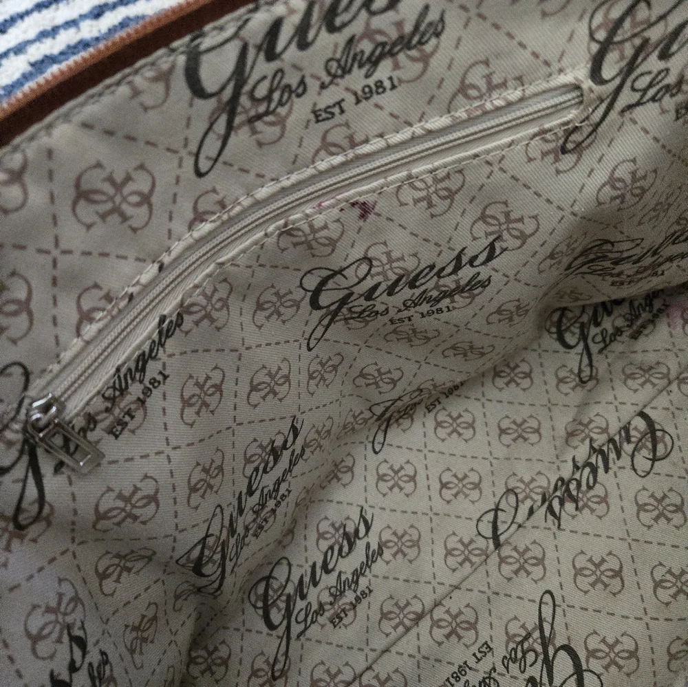 Vintage Guess Brown Textured Shoulder Bag Gold Details - Picture 9 of 14